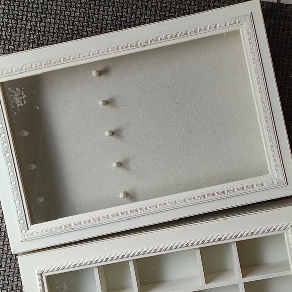 Wall Jewelry Organizer - Picture 3 of 7